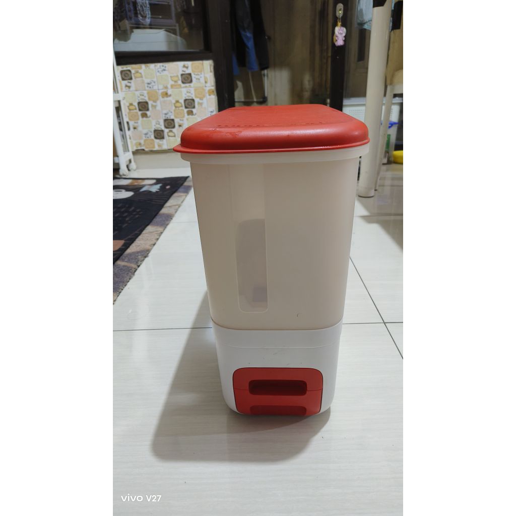 PRELOVED TEMPAT BERAS TUPPERWARE