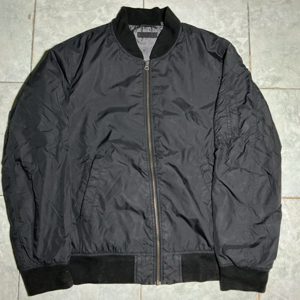 jaket bomber uniqlo