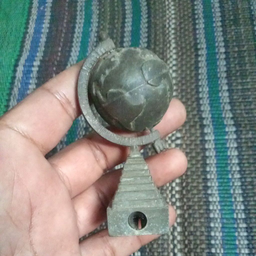 pajangan logam serutan pensil jadul
