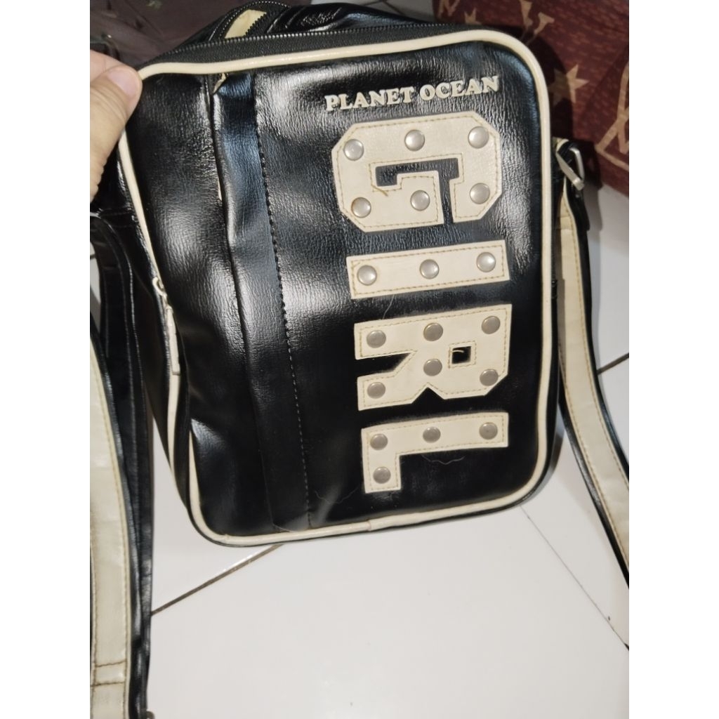 Preloved Sling Bag Planet Ocean