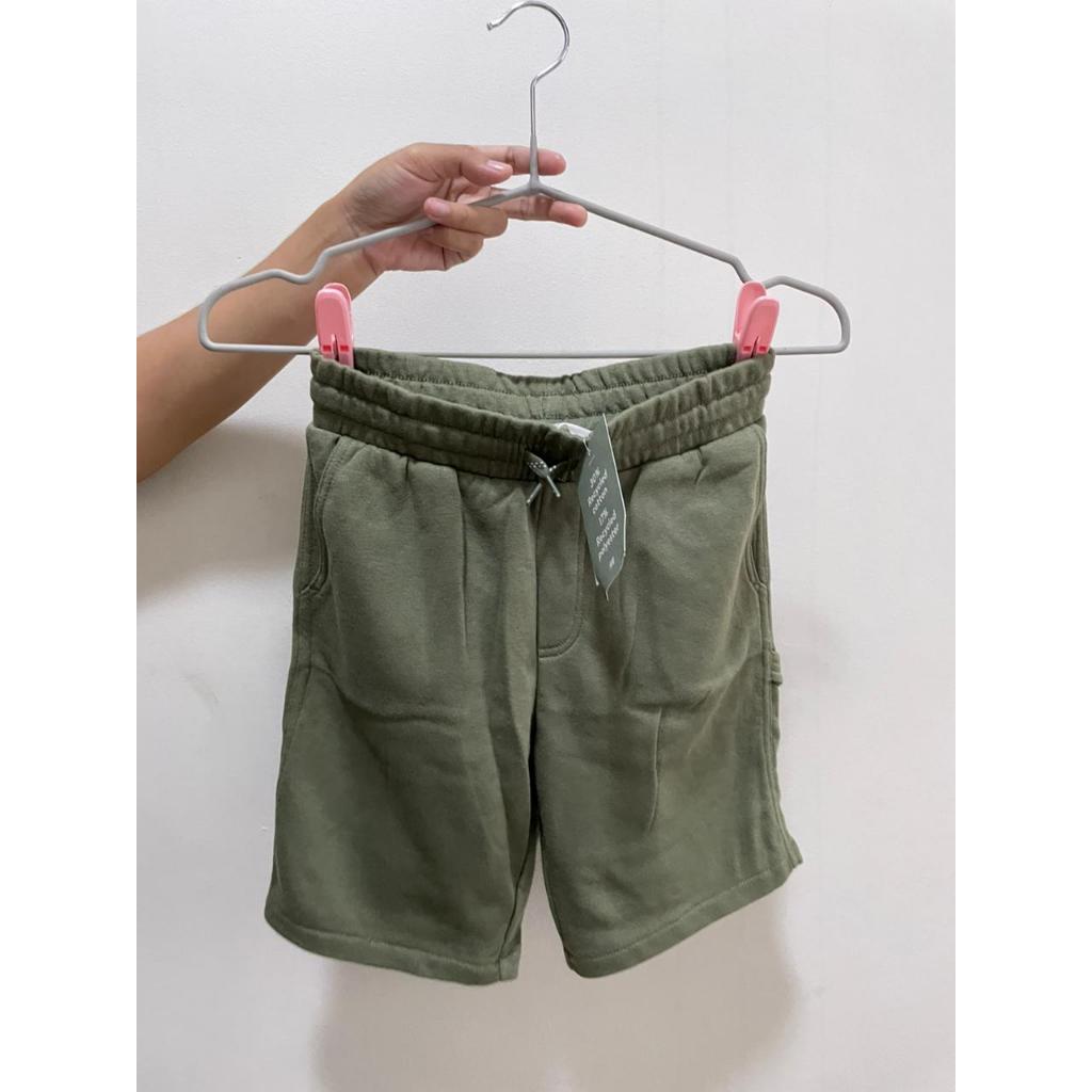 Celana pendek H&M kids untuk anak cowok ada reject kuning garis di pinggir celana