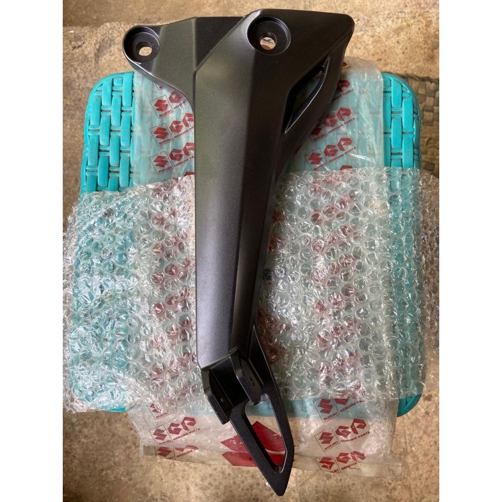 Breket Dudukan Step Footstep Belakang Kiri Suzuki Shogun 125 FL Original 43821B16H10N000