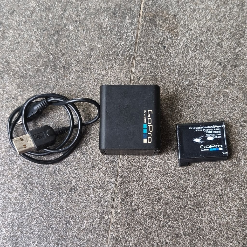 Charger baterai gopro hero 4 2slot + baterai original gopro hero 4