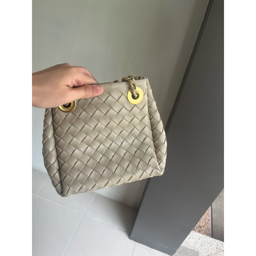 BV parachute chain / Botteg* / tas anyam botega- limestone