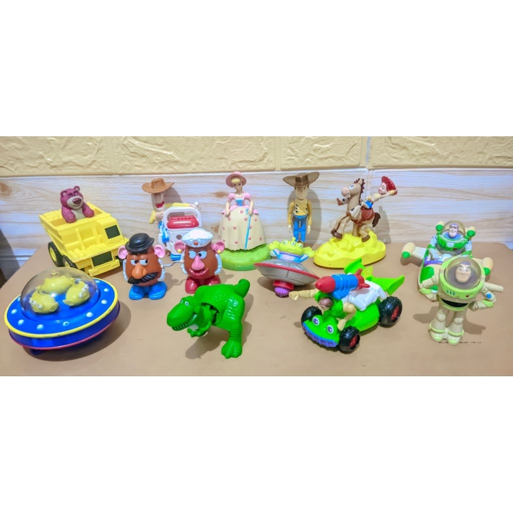 Toy Story 12 Figure Takeall by Disney & MCD