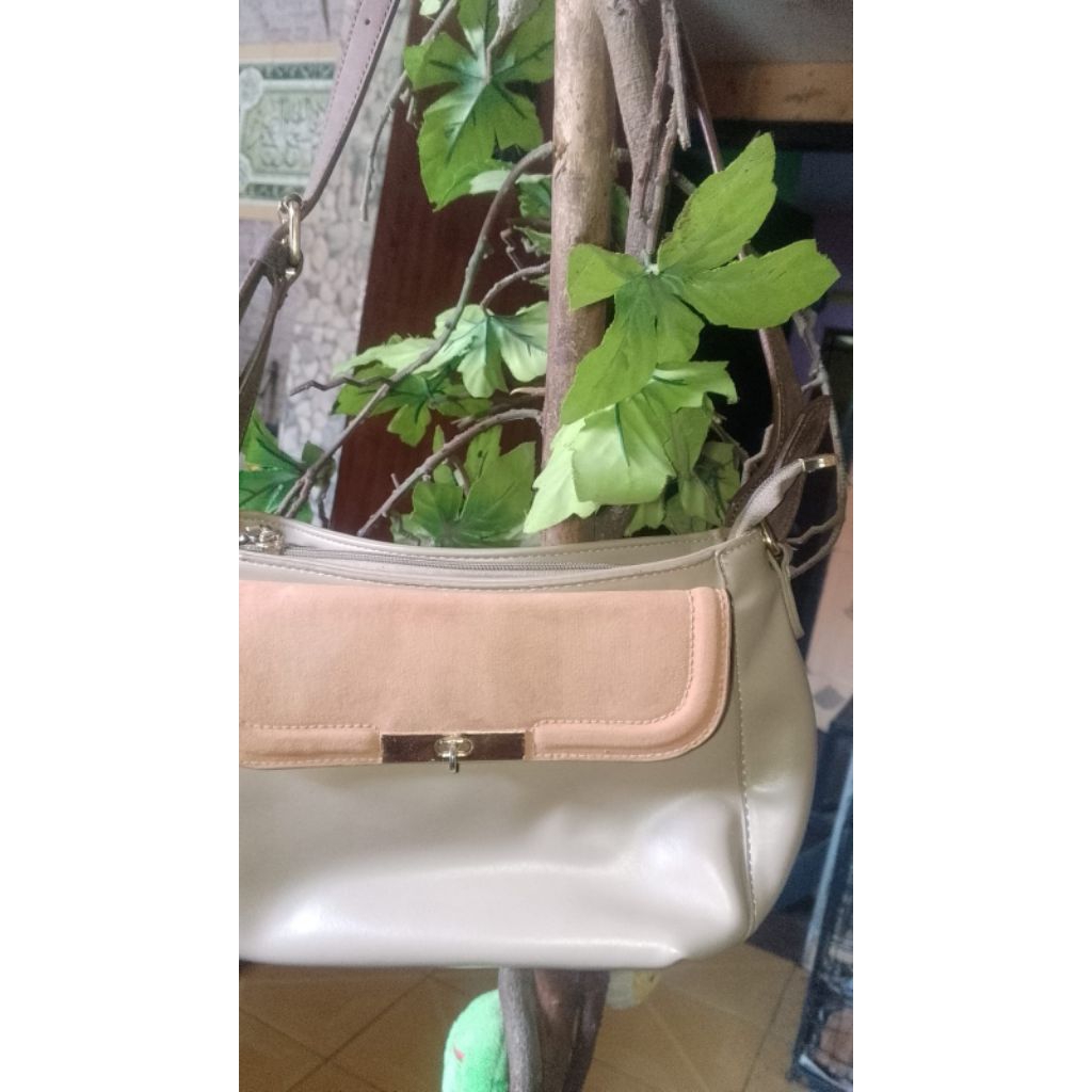 Tas selempang bahan kulit sintetis preloved second
