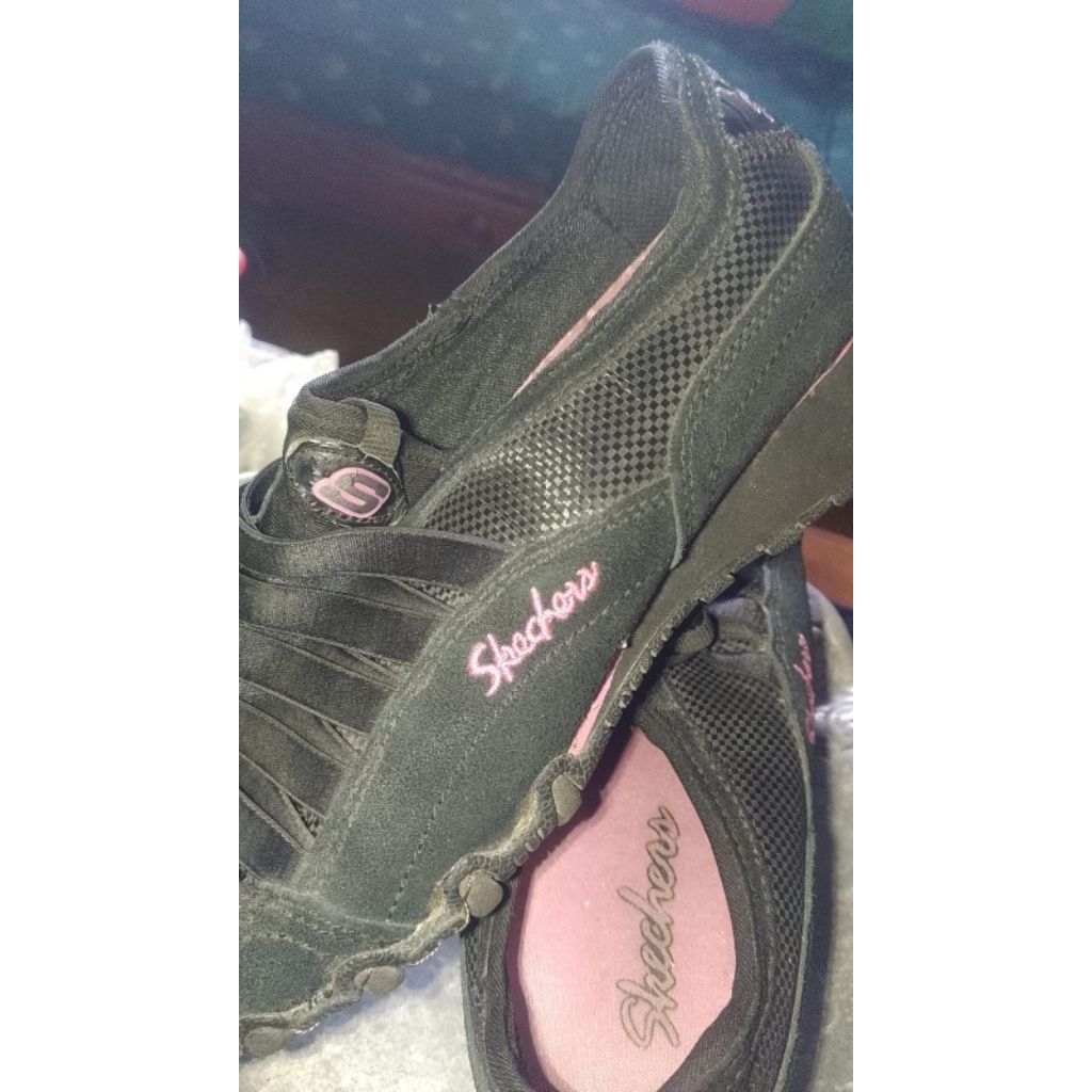 sepatu Skechers ukuran 37 preloved second