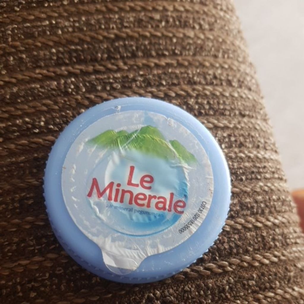 tutup galon le minerale