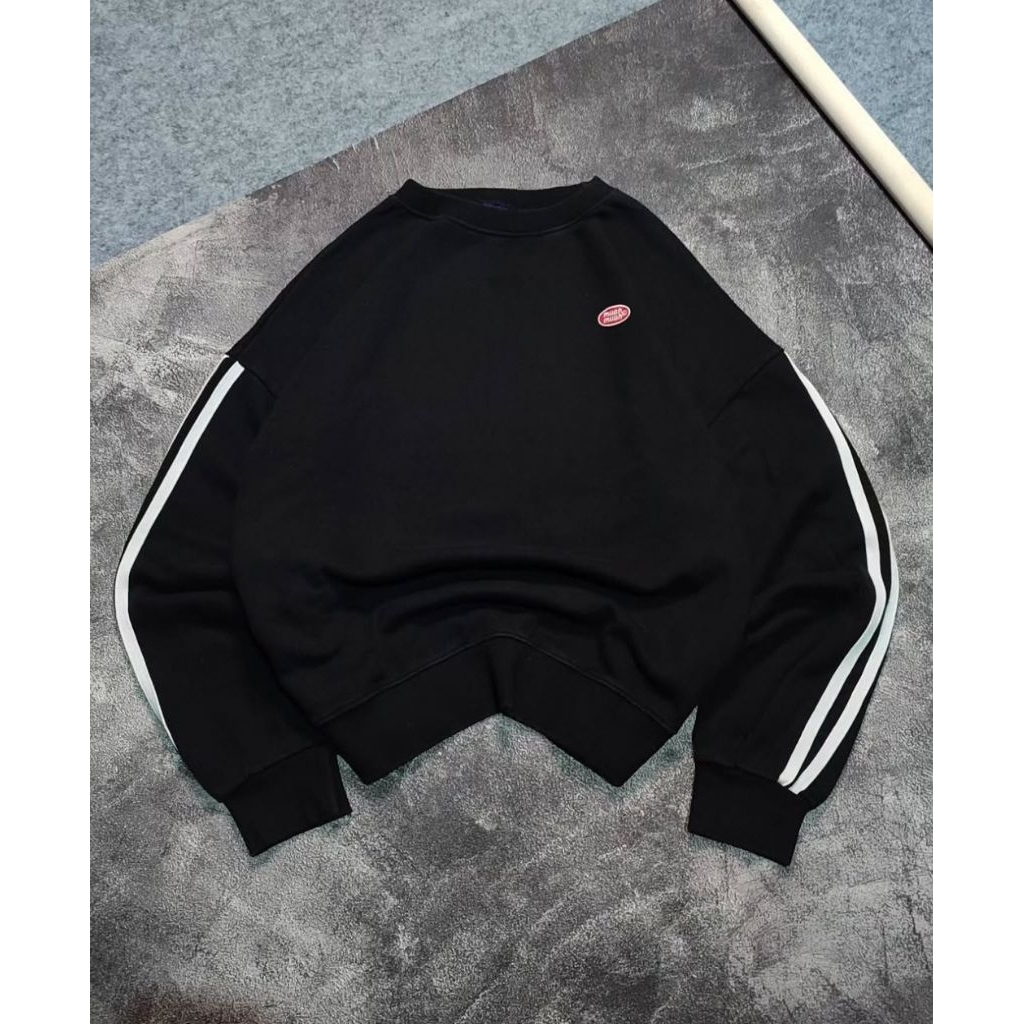 Crewneck Muah Muah Spellout Black