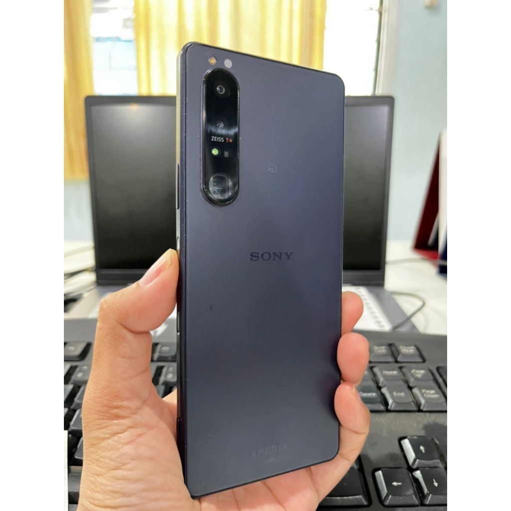 Sony Xperia 1 Mark 3 / Xperia 1 III Beacukai Resmi