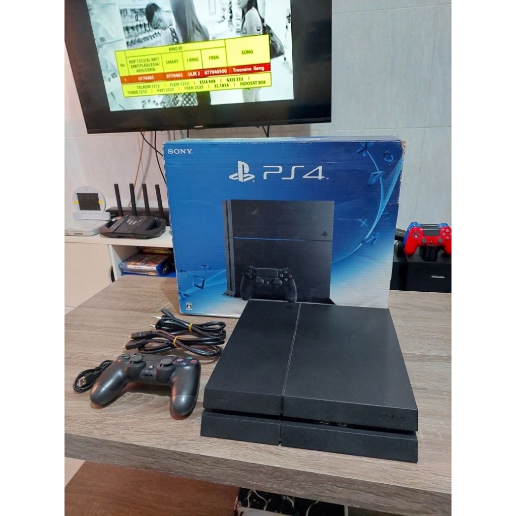 PS 4 fat hen 500gb ,, second like new,, normal no minus, include offline game