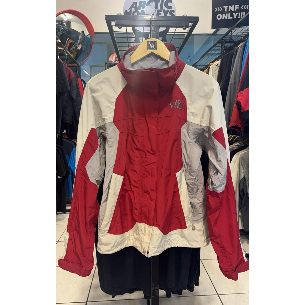 TNF Summit Series Goretex Red