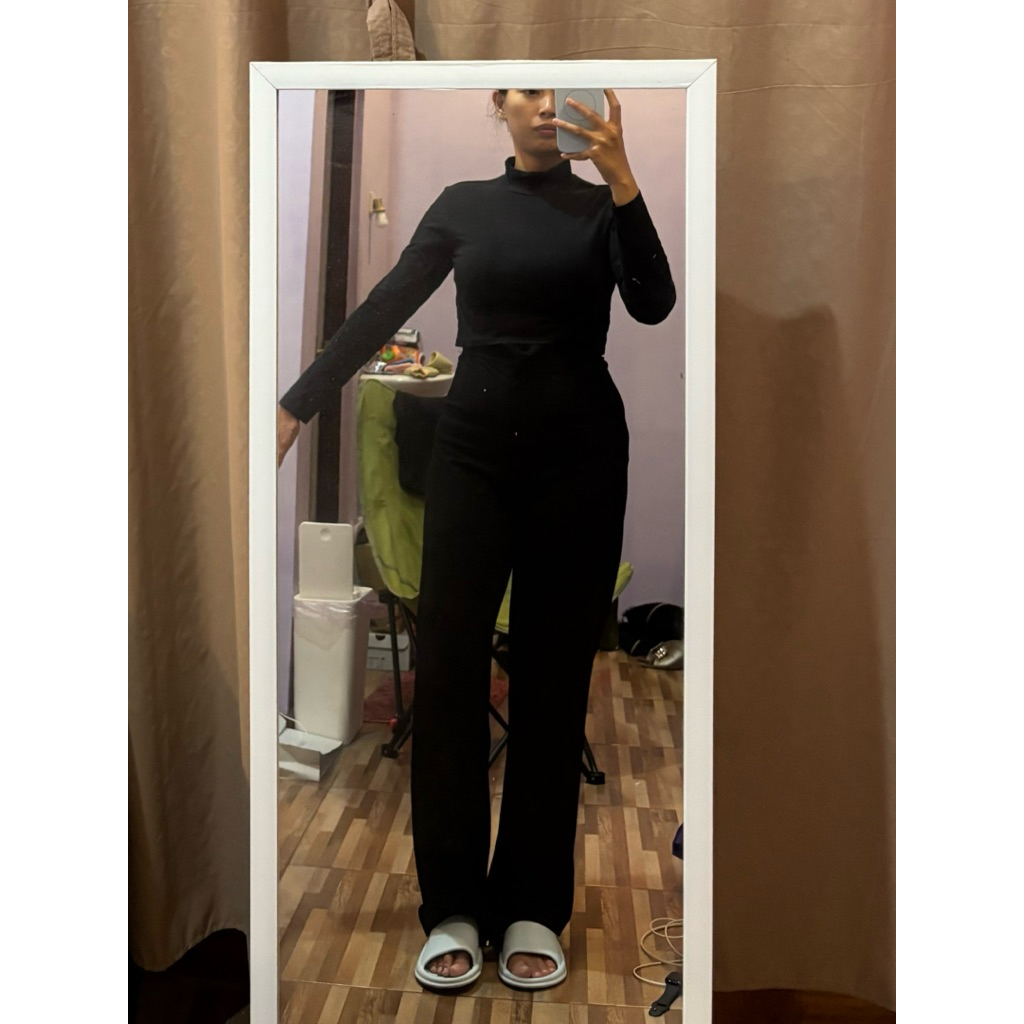 HM Turtle Neck Crop Top