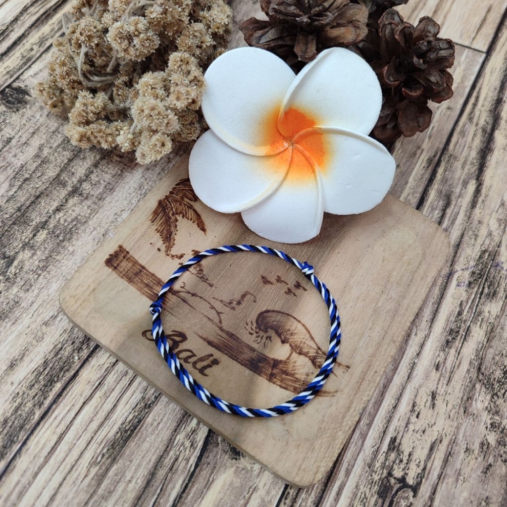 GELANG TRIDATU ( MERAH PUTIH BIRU) GELANG KHAS BALI OLEH OLEH KHAS BALI