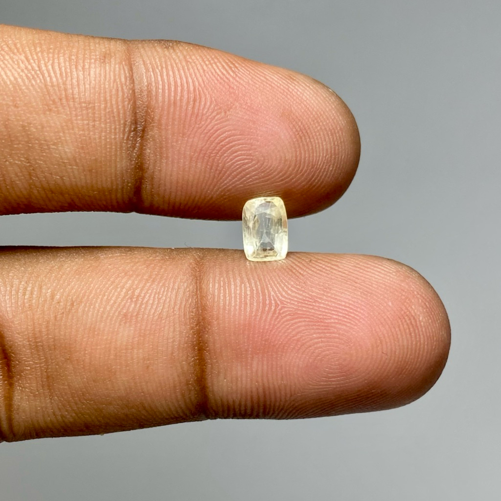 Natural Yellow Sapphire ceylon srilanka Batu Yellow Safir selon srilangka dim 7x5x2.5 CT 0.85