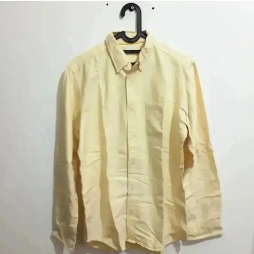 Kemeja Denim Pria. Merk Uniqlo