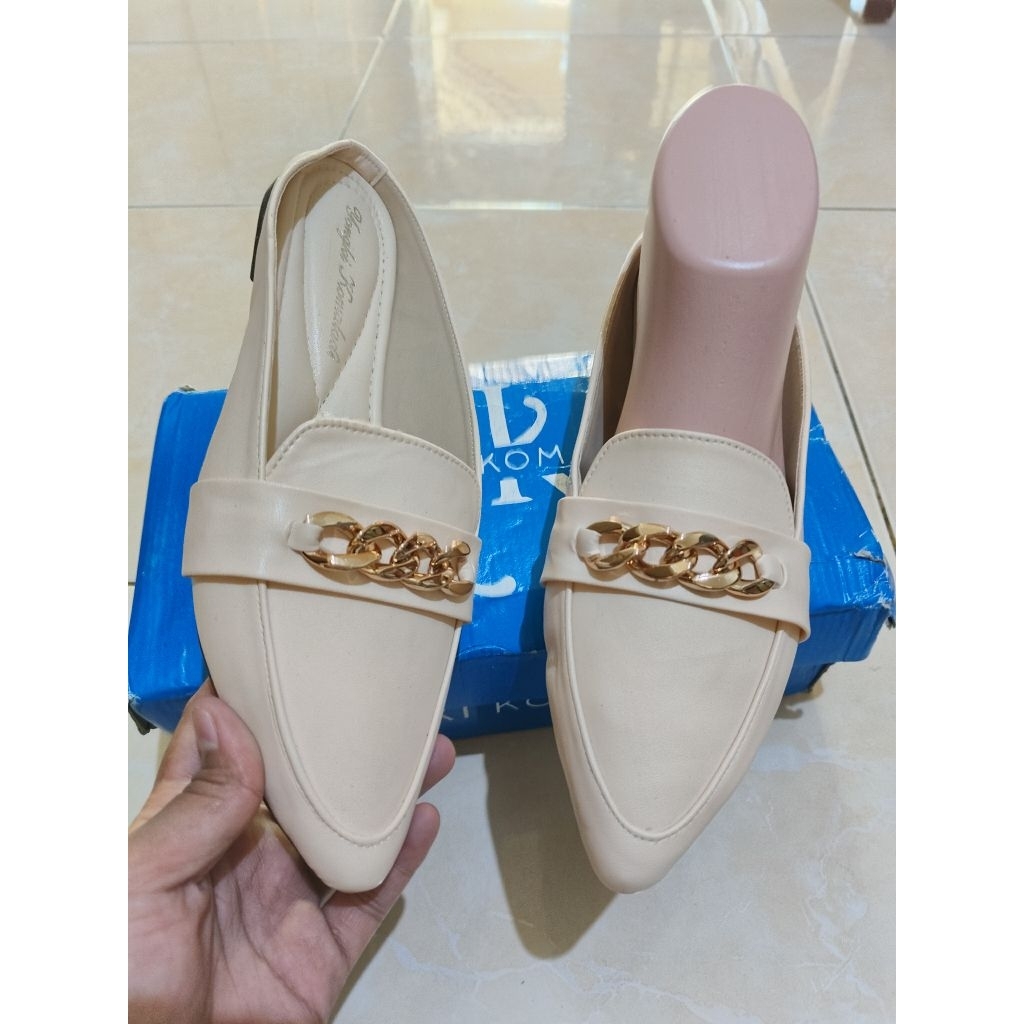 sepatu branded wanita