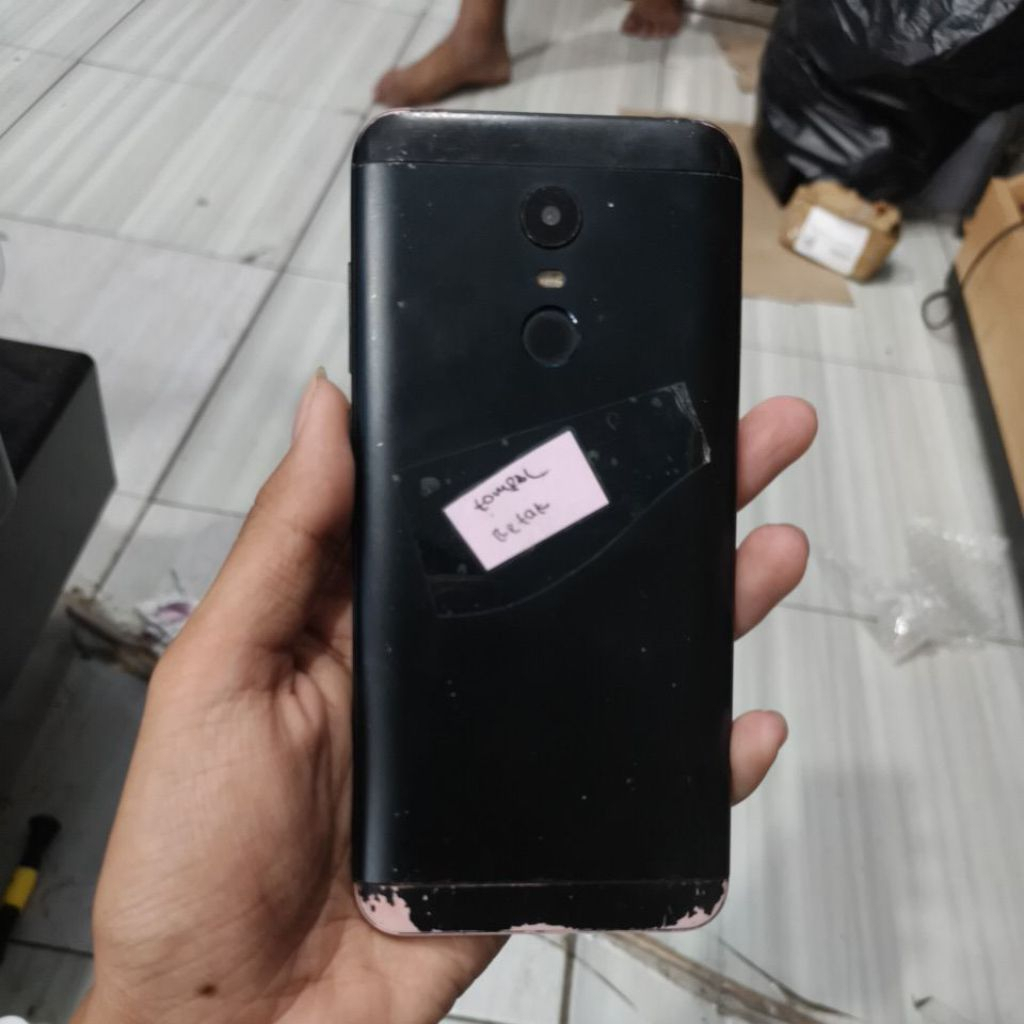 REDMI 5 PLUS 3/32 SEKEN MINUS SEPERTI DESKRIPSI