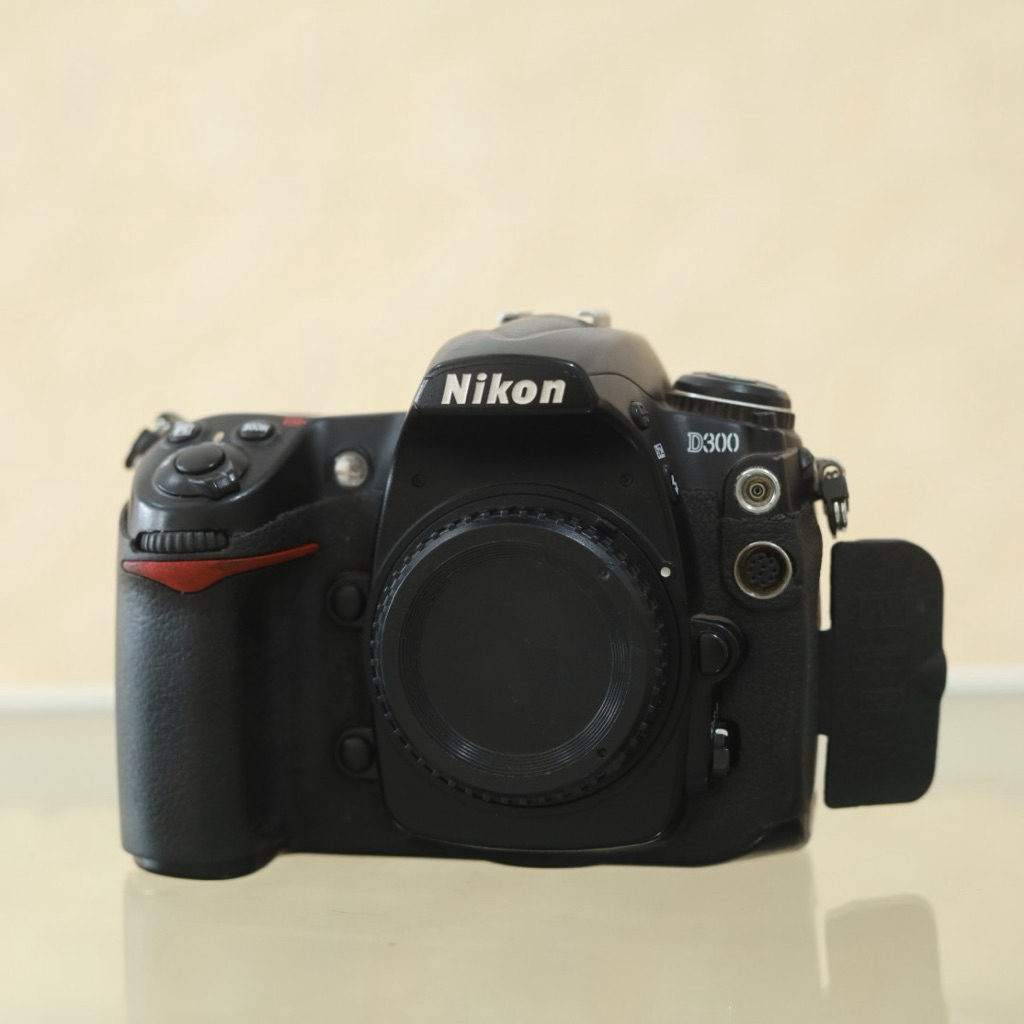 kamera dslr nikon d300 body only tanpa lensa