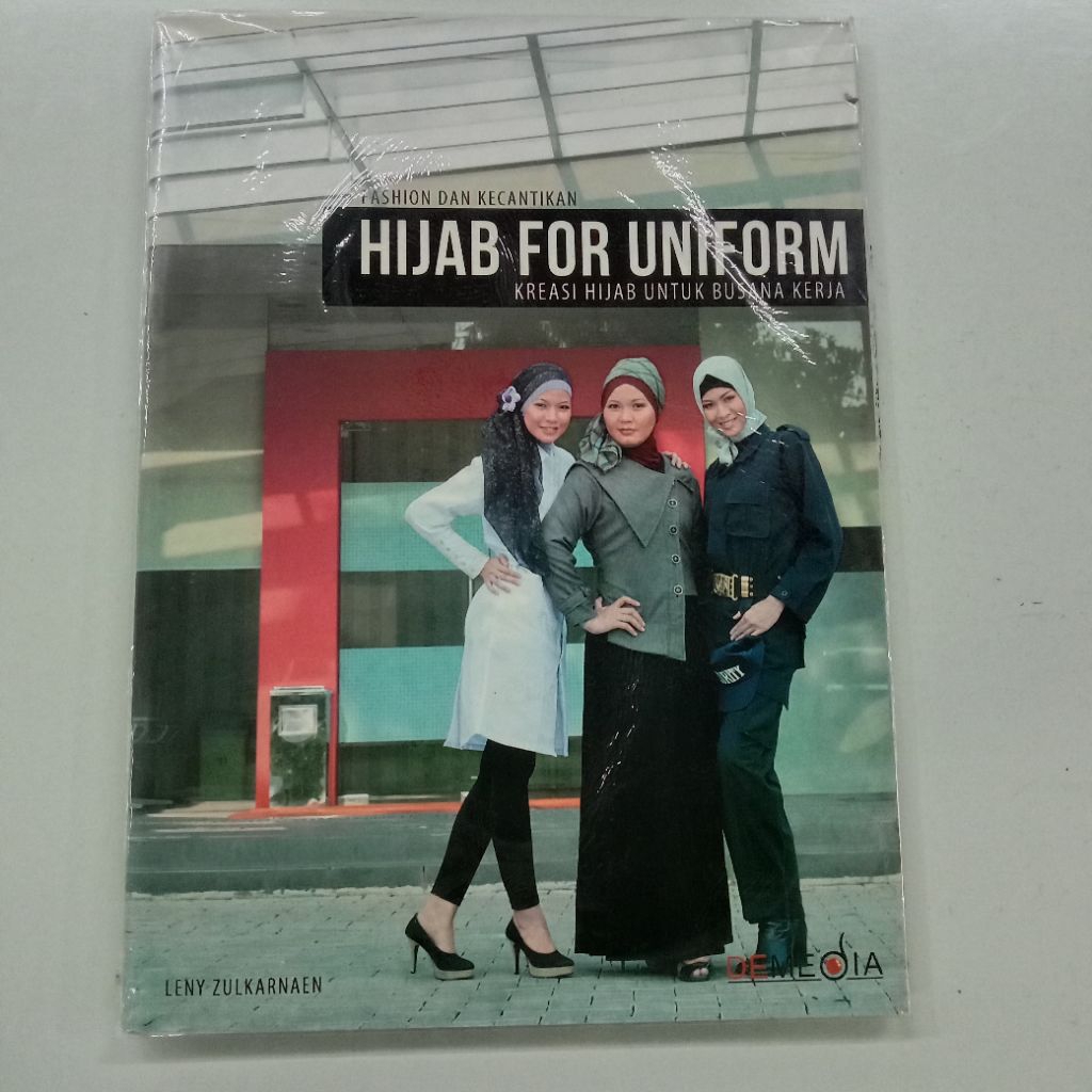 Buku Fashion dan Kecantikan : HIJAB FOR UNIFORM, KREASI HIJAB UNTUK BUSANA KERJA