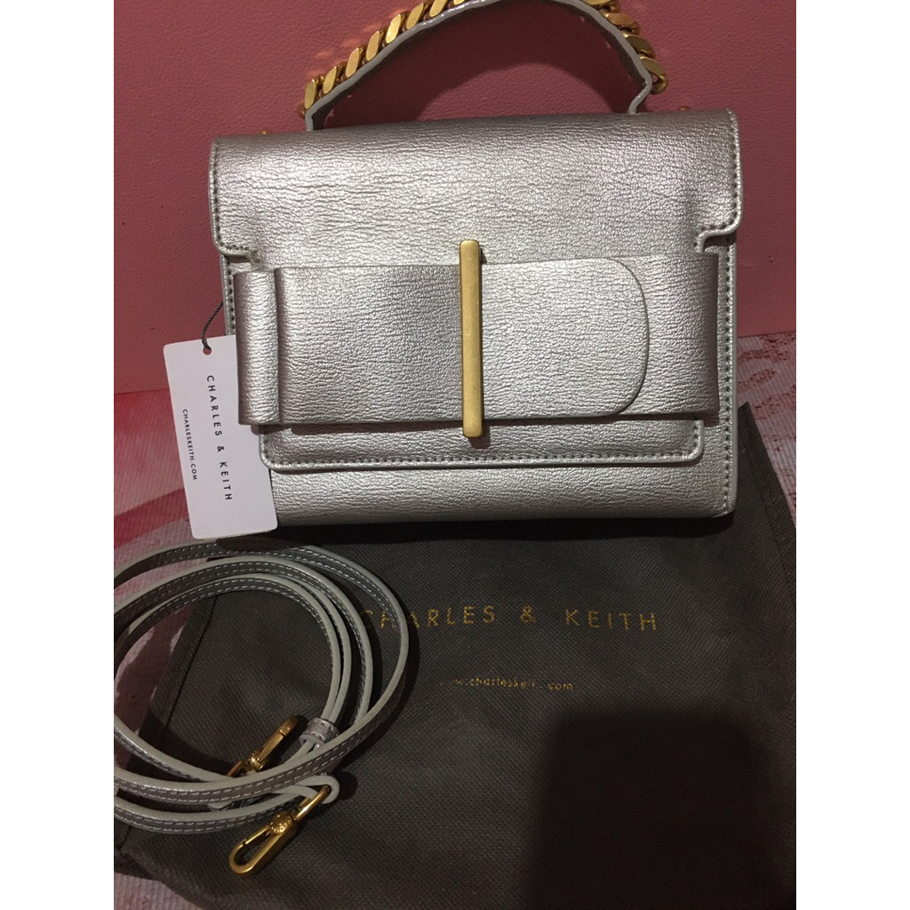 Perloved Tas Charles & Keith Silver Ori Counter