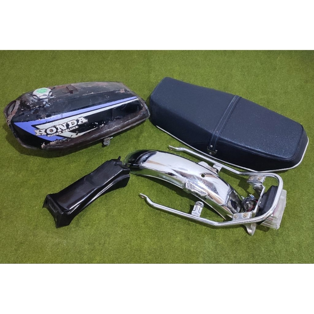 BODYSET HONDA GL100 TANGKI ORIGINAL KONDISI SIAP PAKAI SPAKBOR SET IMITASI BARU / BEGEL SET IMITASI 