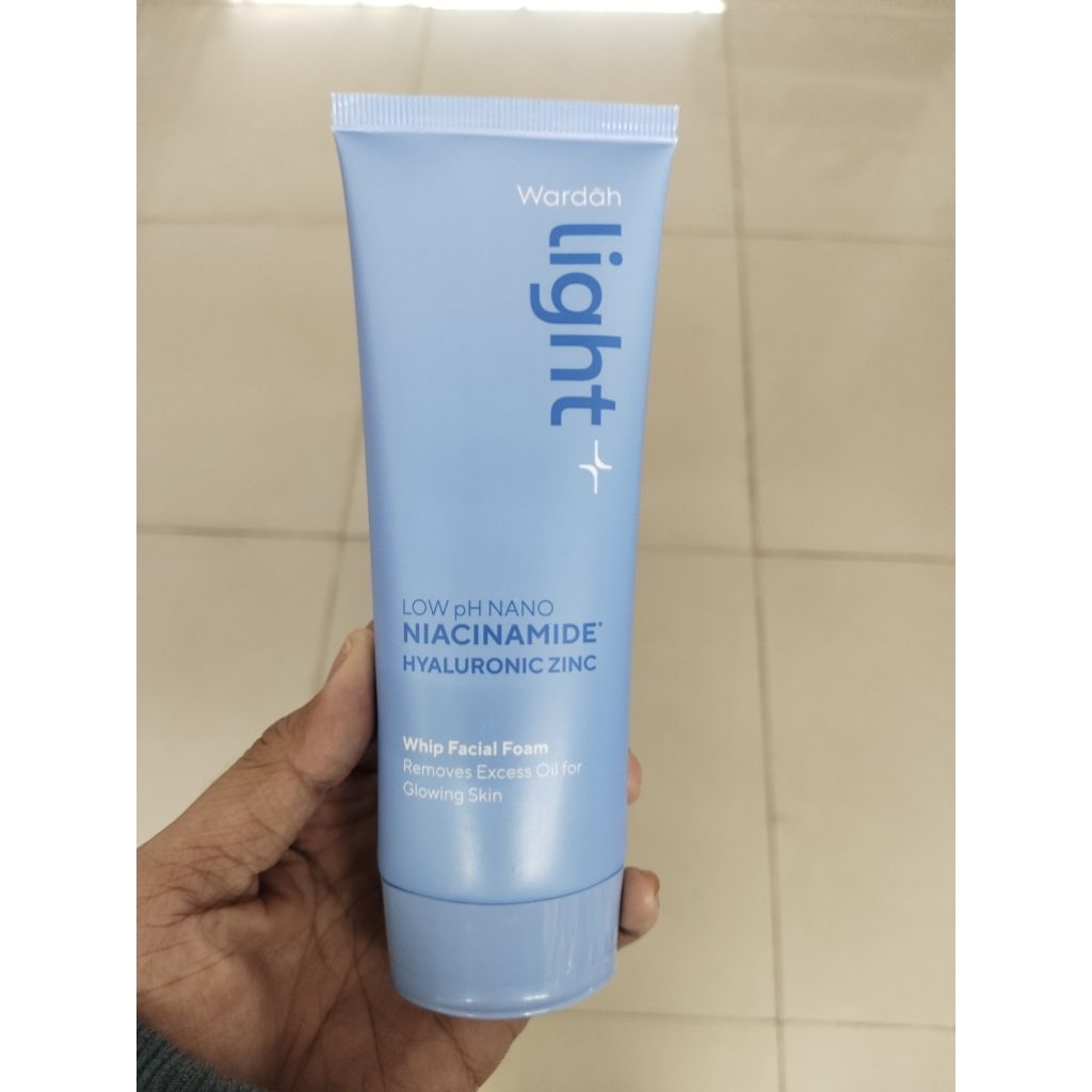 Sabun Cuci Muka Wardah Light+ Mencerahkan Kulit Wajah