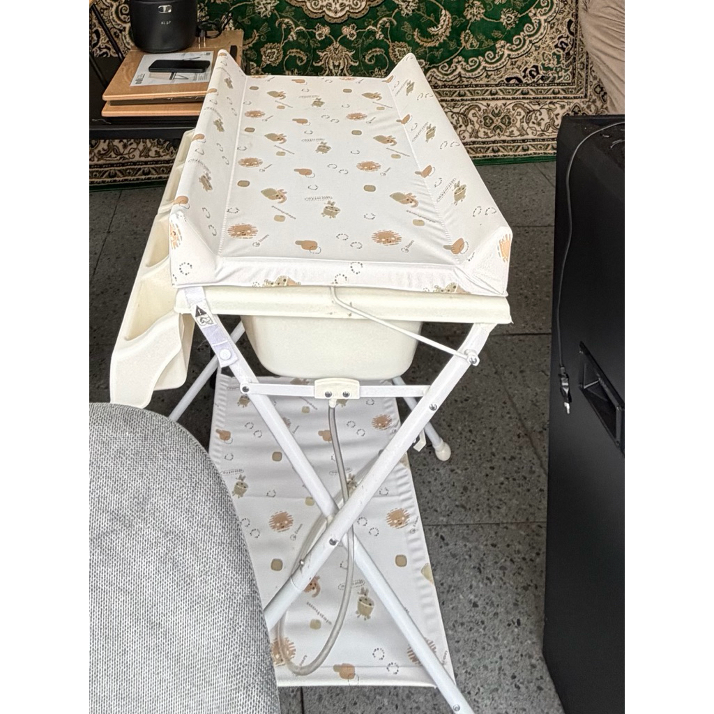 PRELOVED DIAOOER CHANGING DAN BATHUP FOLDABLE (COCOLATTE | Acuatico Changing Table)