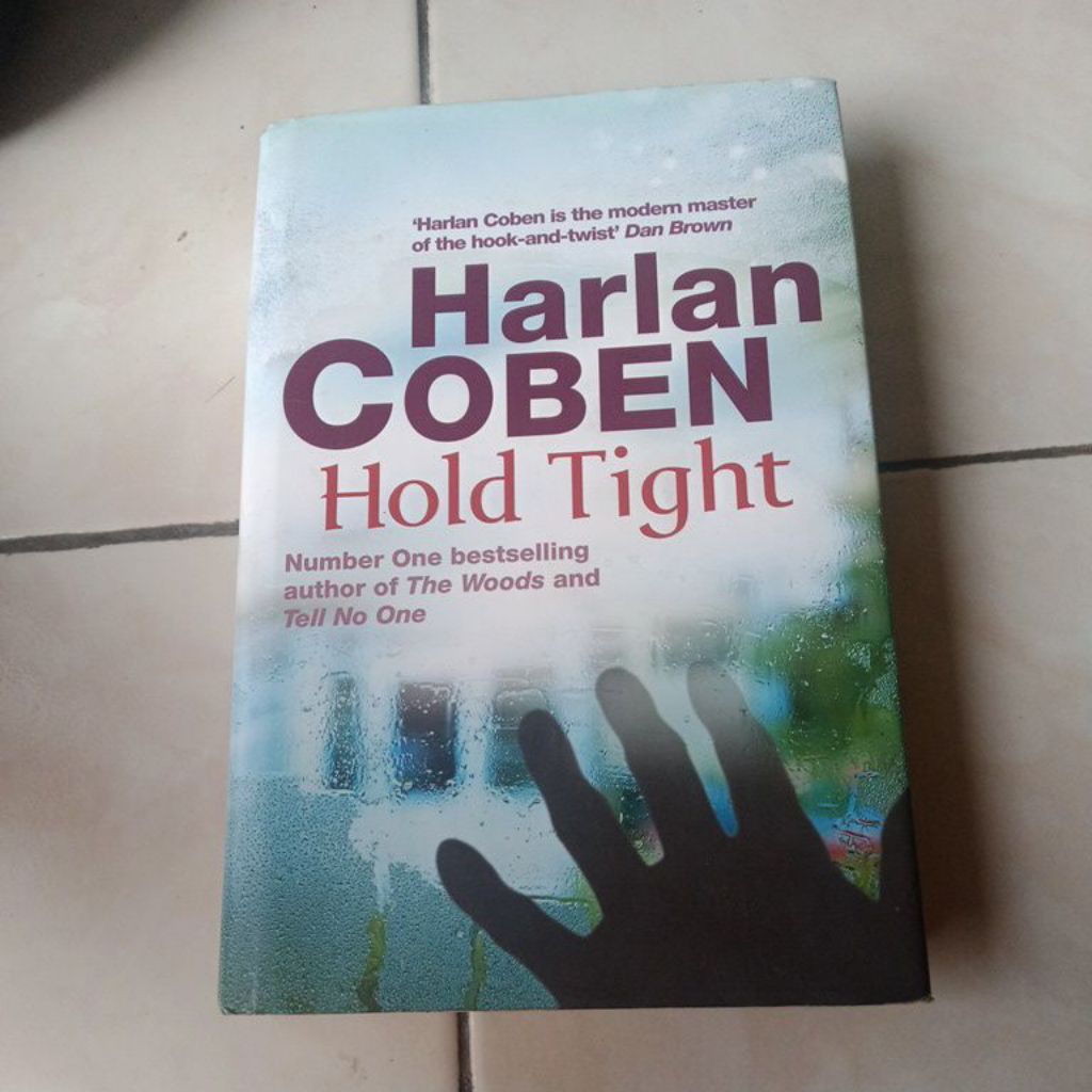 Buku Harlan coben hold tight