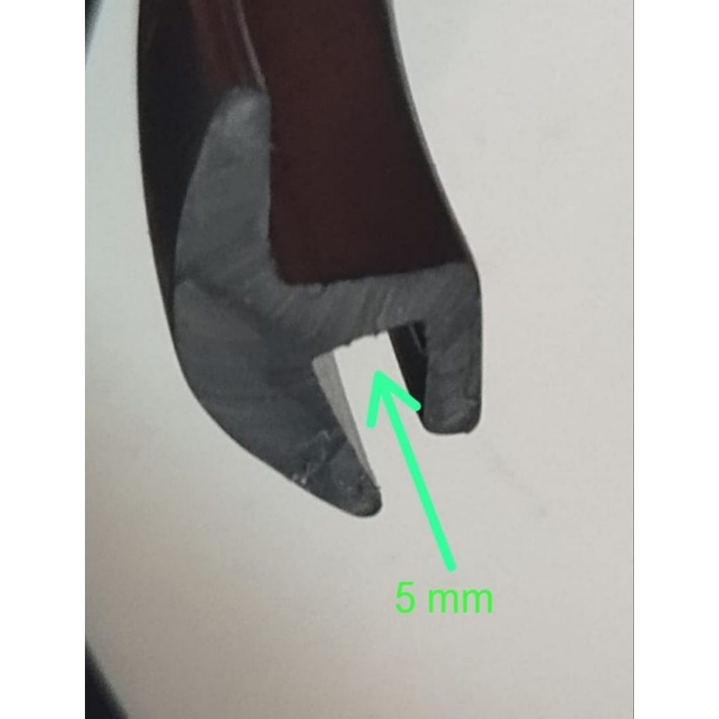 Karet Lis Kaca Depan Mobil