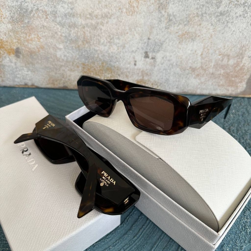 Prada Square Sunglasses 
Havana - Brown