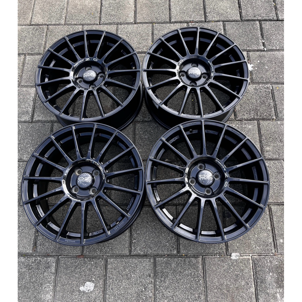 Velg Mobil Original OZ Superturismo LM Ring 17. Made in Italy. Matt Black. Lebar 7.5 Et 42. Pcd 4x10