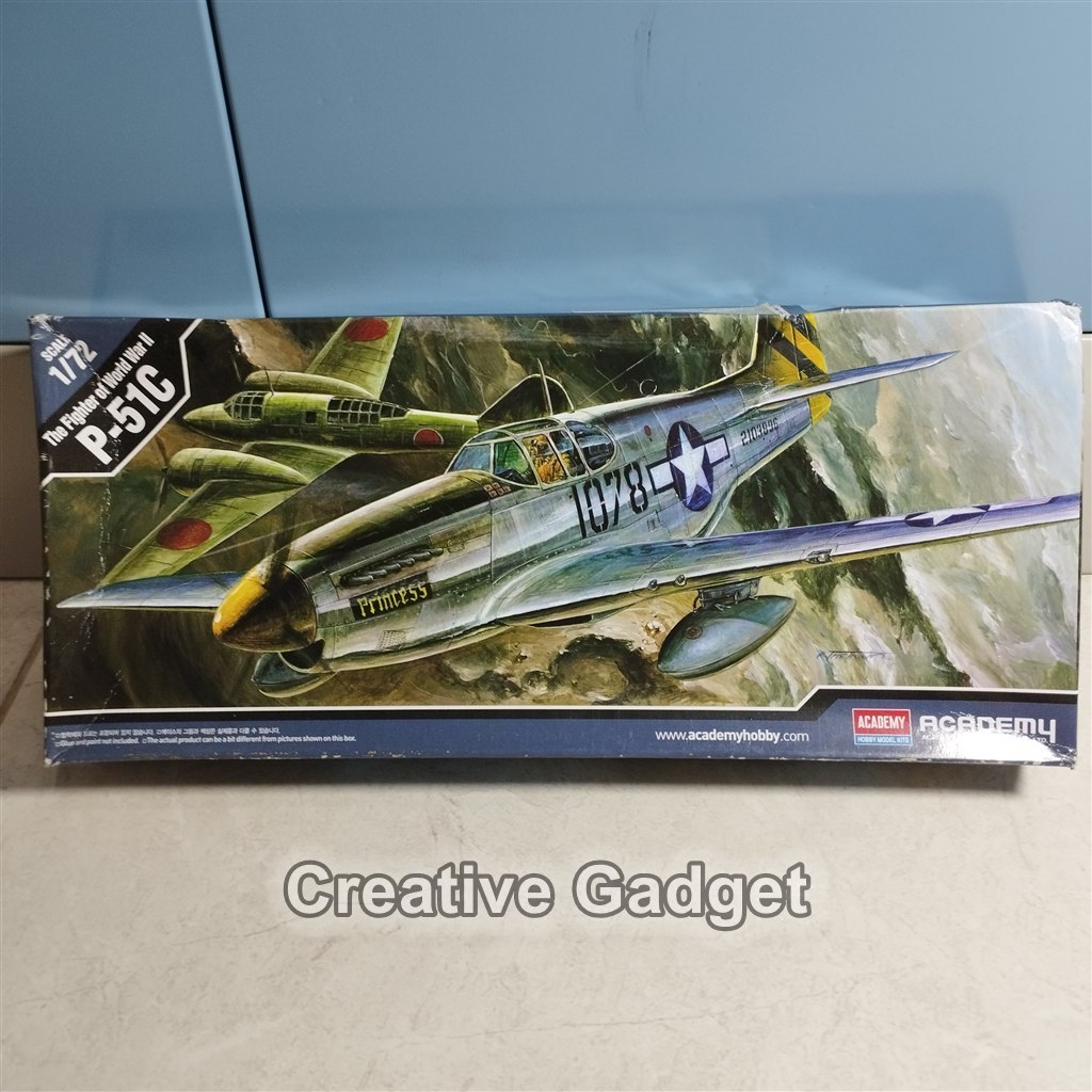 Pesawat Tempur P-51C ( P51 Mustang ) US Fighter Aircraft WWII - Model kit Academy 1/72
