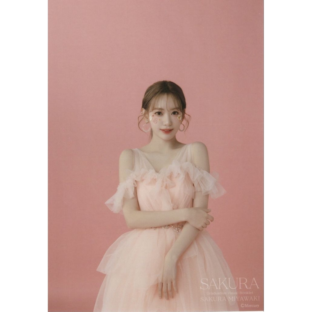 Miyawaki Sakura Graduation Photopack Visual Booklet Bouquet