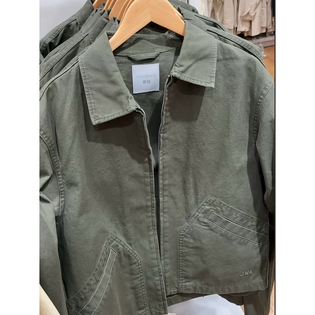 Jaket Uniqlo x JW Anderson Olive Green Zip Jacket Size L Second Original Casual Pria