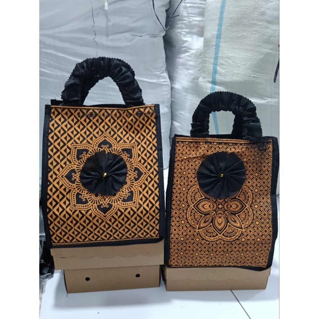 Tas Hajatan kotak Renda Batik Uk.20x20x28cm (12pcs)