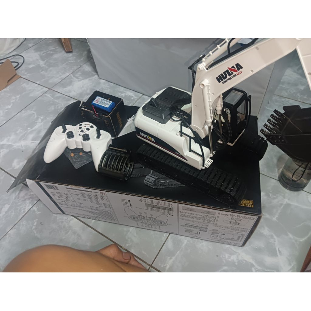 Rc excavator huina 1550-650
