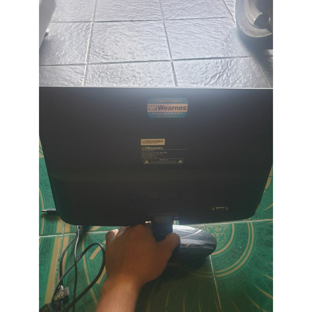 monitor wearnes 16 inch