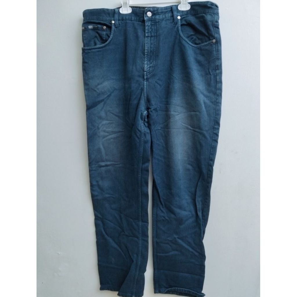 Celana Panjang Jeans merk Boss original size Jumbo (preloved)
