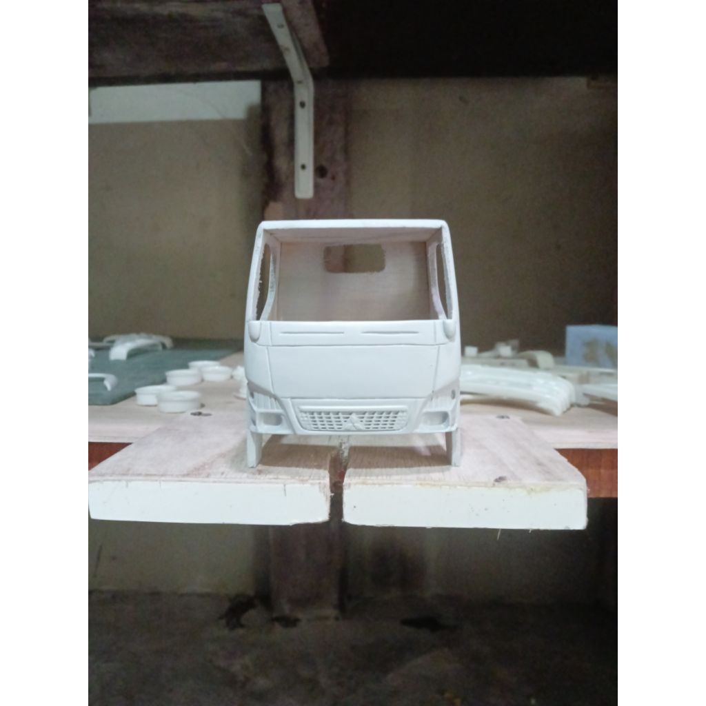 Kabin Miniatur Truk Plastik rakitan V2 model canter