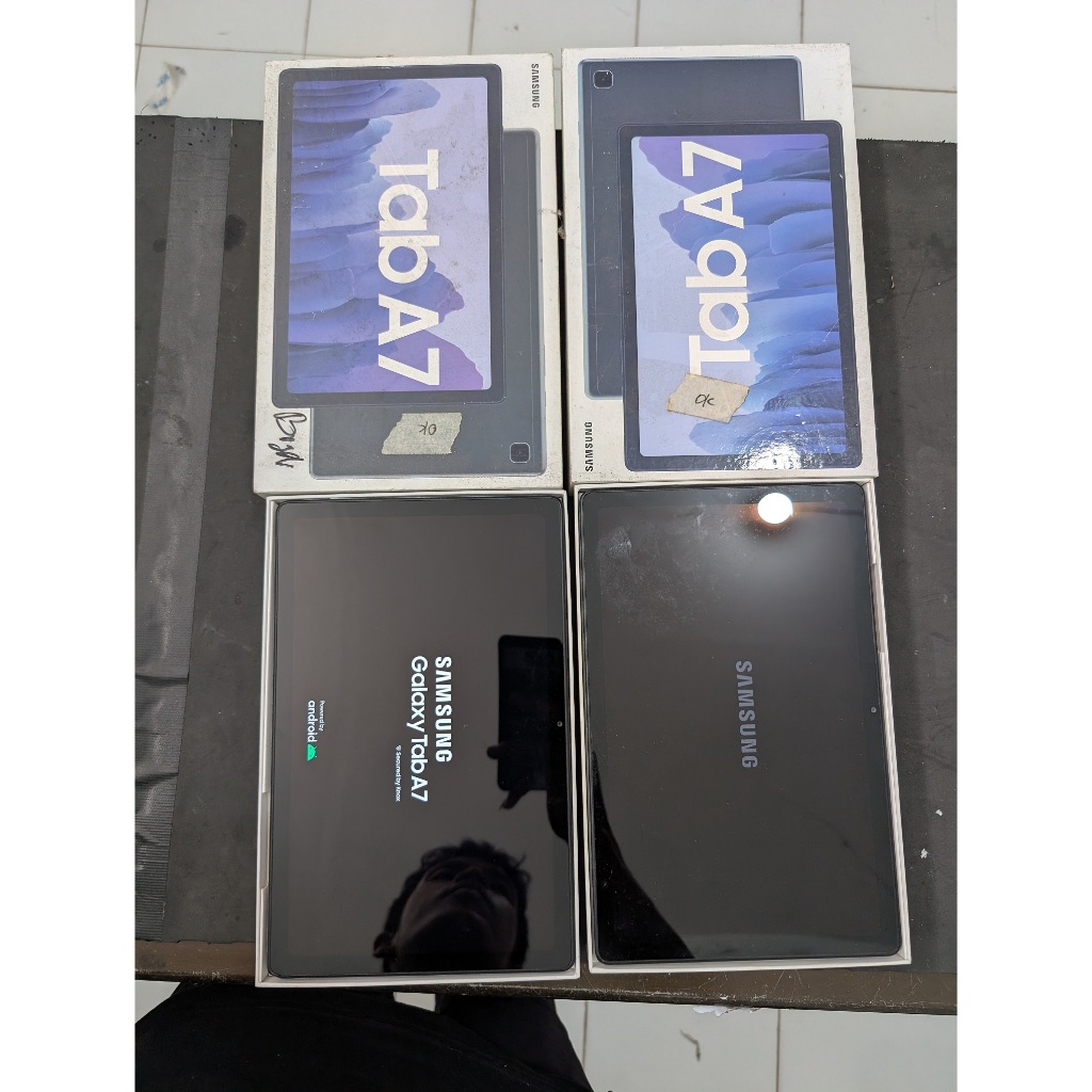 samsung tab A7 (SM-T505) 10.4” 3/32Gb minus ada penyok di ujung