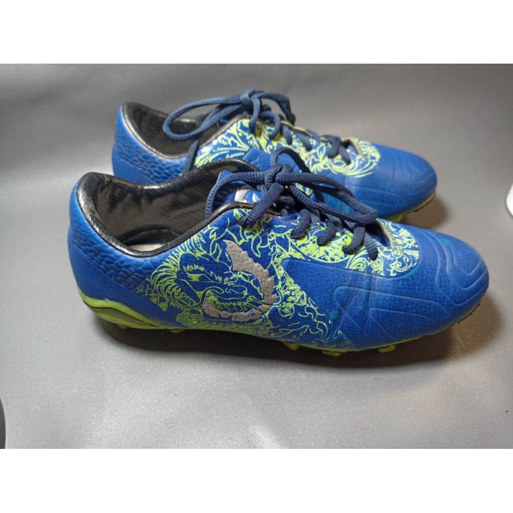 Sepatu bola anak size 36 second