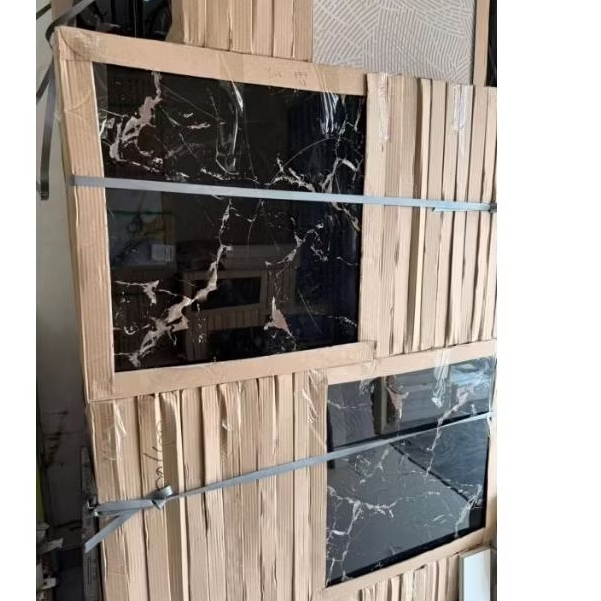 Granit lantai motif hitam glossy 60x60