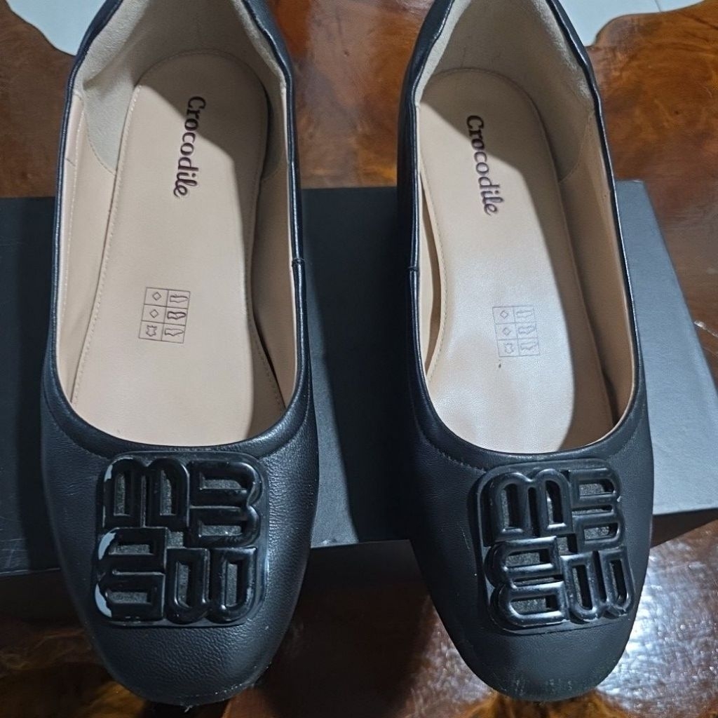 Sepatu Wanita Crocodile