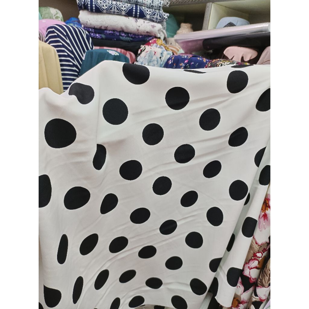 KAIN BAHAN WOLI CREP MOTIF ABADI POLKADOT BESAR KTX