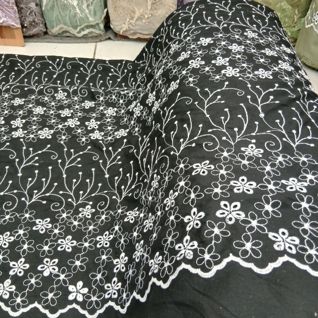 Kain bahan katun bordir bolong premium  / Kain katun bordir bolong original import
