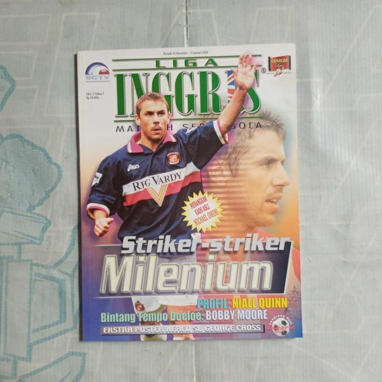 Majalah Liga Inggris des 2000 Bonus poster jumbo Timnas Inggris 98