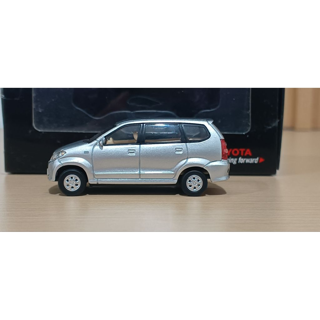 Diecast Toyota Avanza skala 1:64