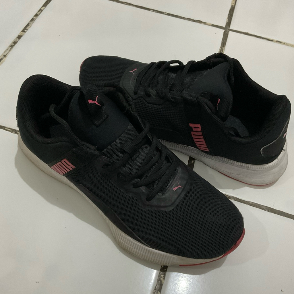 Sepatu Puma Wanita Hitam Black Shoes Sneakers