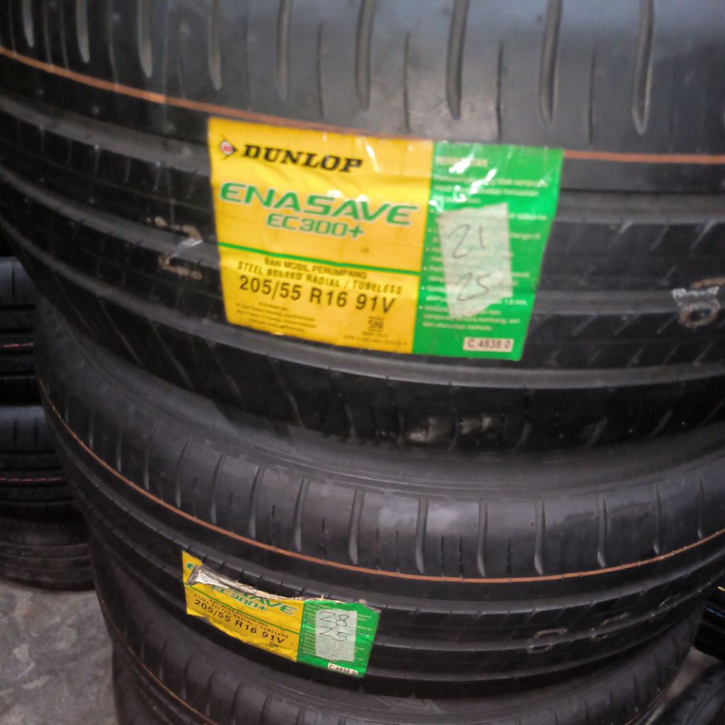 Dunlop Enasave 205/55R16 Dot : 25